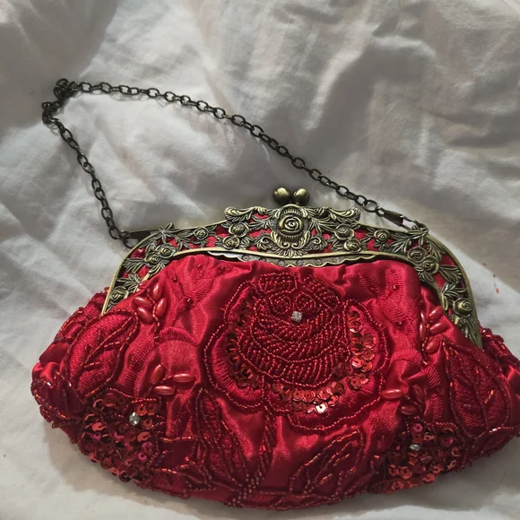 Elegant Red Beaded Clutch - Picture 2 of 6